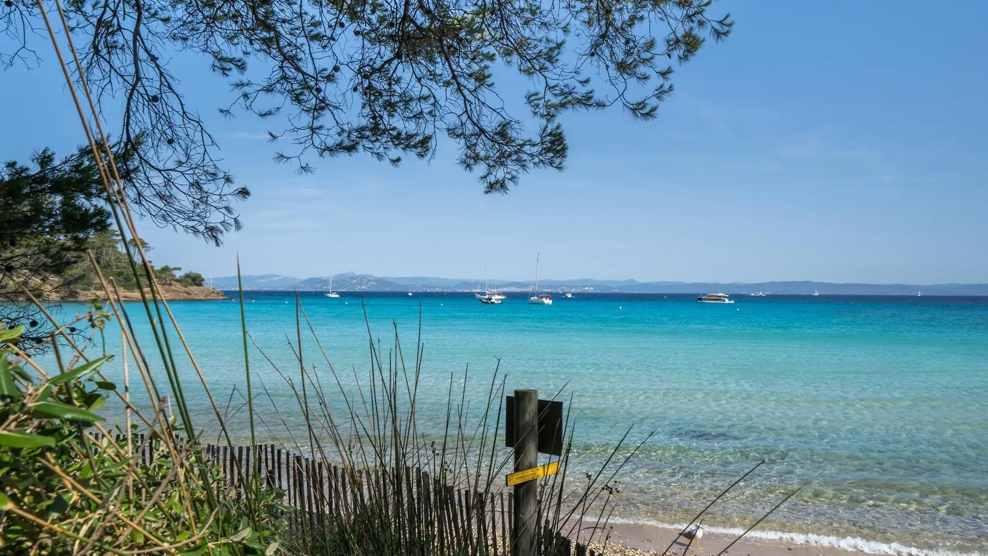 Villa Les Romarins Pour 8 Personnes Avec Vue Mer Panoramique Et Piscine Chauffee A La Londe-Les-Maures Francja