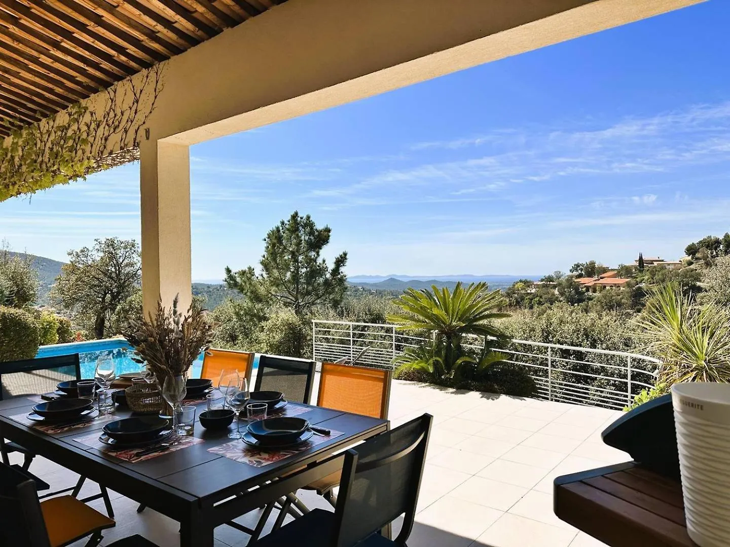 Villa Les Romarins Pour 8 Personnes Avec Vue Mer Panoramique Et Piscine Chauffee A La Londe-Les-Maures Francja
