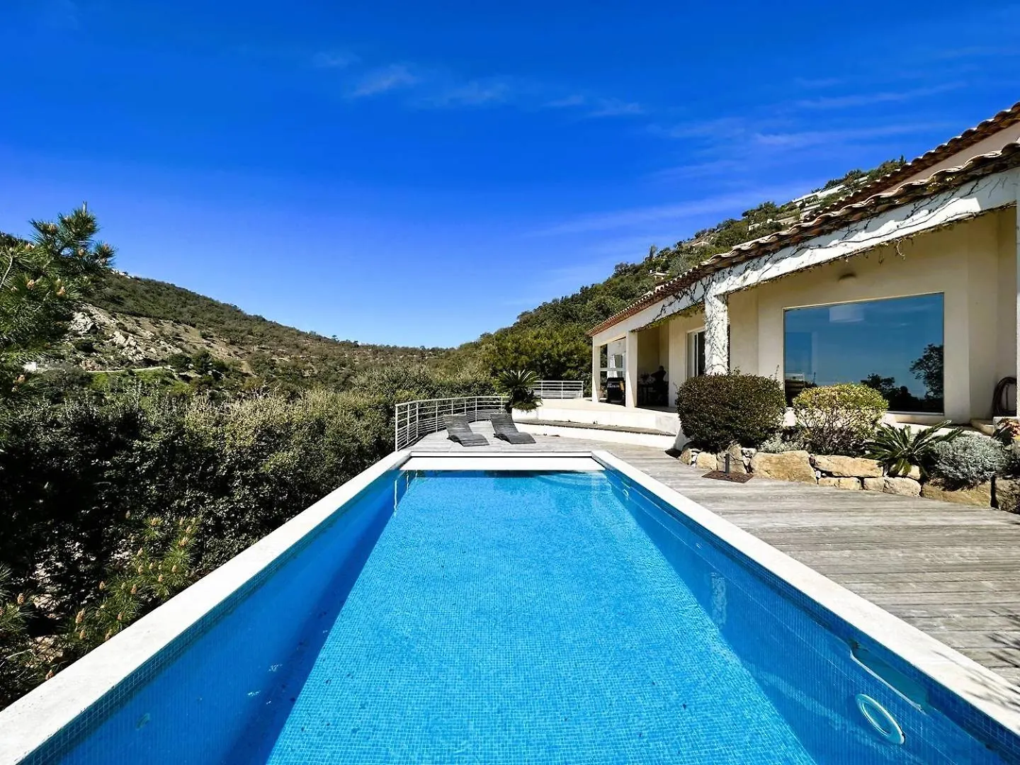 Villa Les Romarins Pour 8 Personnes Avec Vue Mer Panoramique Et Piscine Chauffee A La Londe-Les-Maures